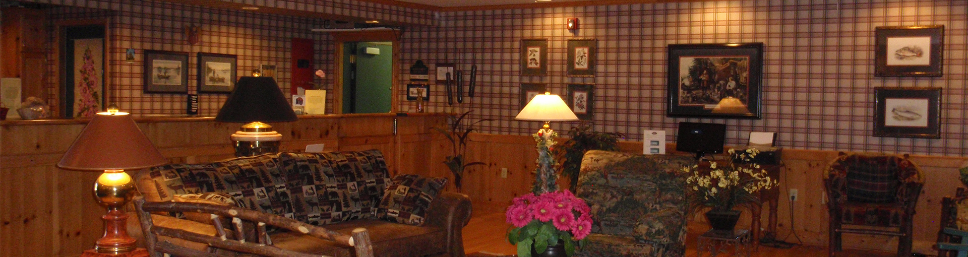 Flat Creek Hotel & Restaurant Hayward Wisconsin Full Service Hotel