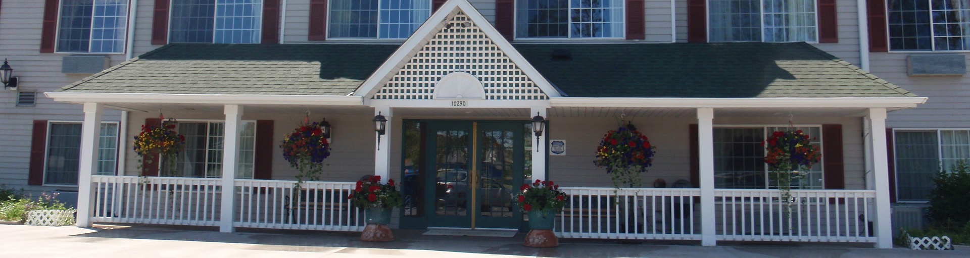 Flat Creek Hotel & Restaurant Hayward Wisconsin Full Service Hotel